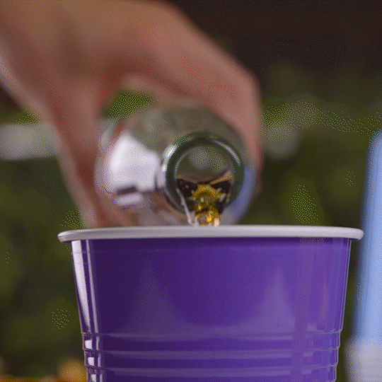 https://www.comfypackage.com/cdn/shop/files/Party_Cups_800x.gif?v=1697643854